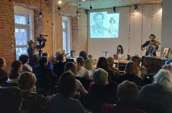 Поэтический вечер Ларисы Новосельцевой и проекта "Возвращение. Серебряный век" - от Пушкина до Андрея Белого прошел в нашем Музее  14 апреля. 